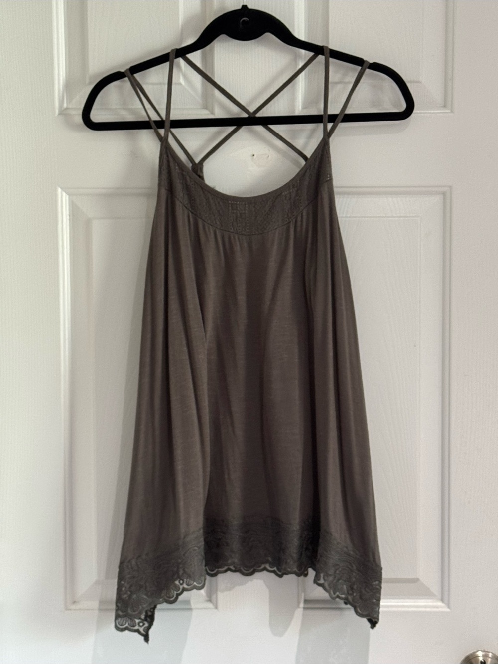 Sleeveless Lace-Hem Strappy Tank — Green